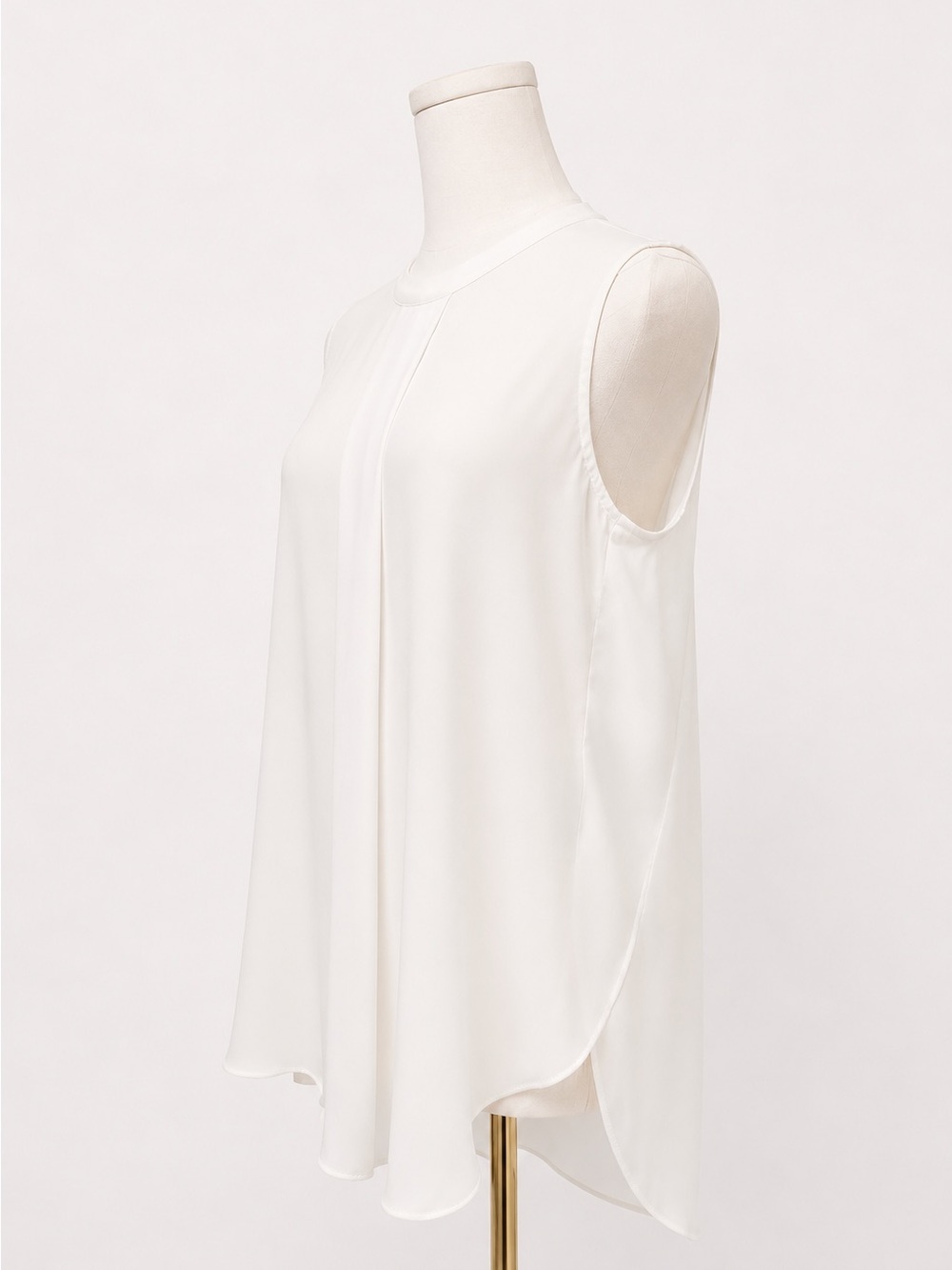 Vince Camuto Elegant White Sleeveless Top - size small - Picture 2 of 8